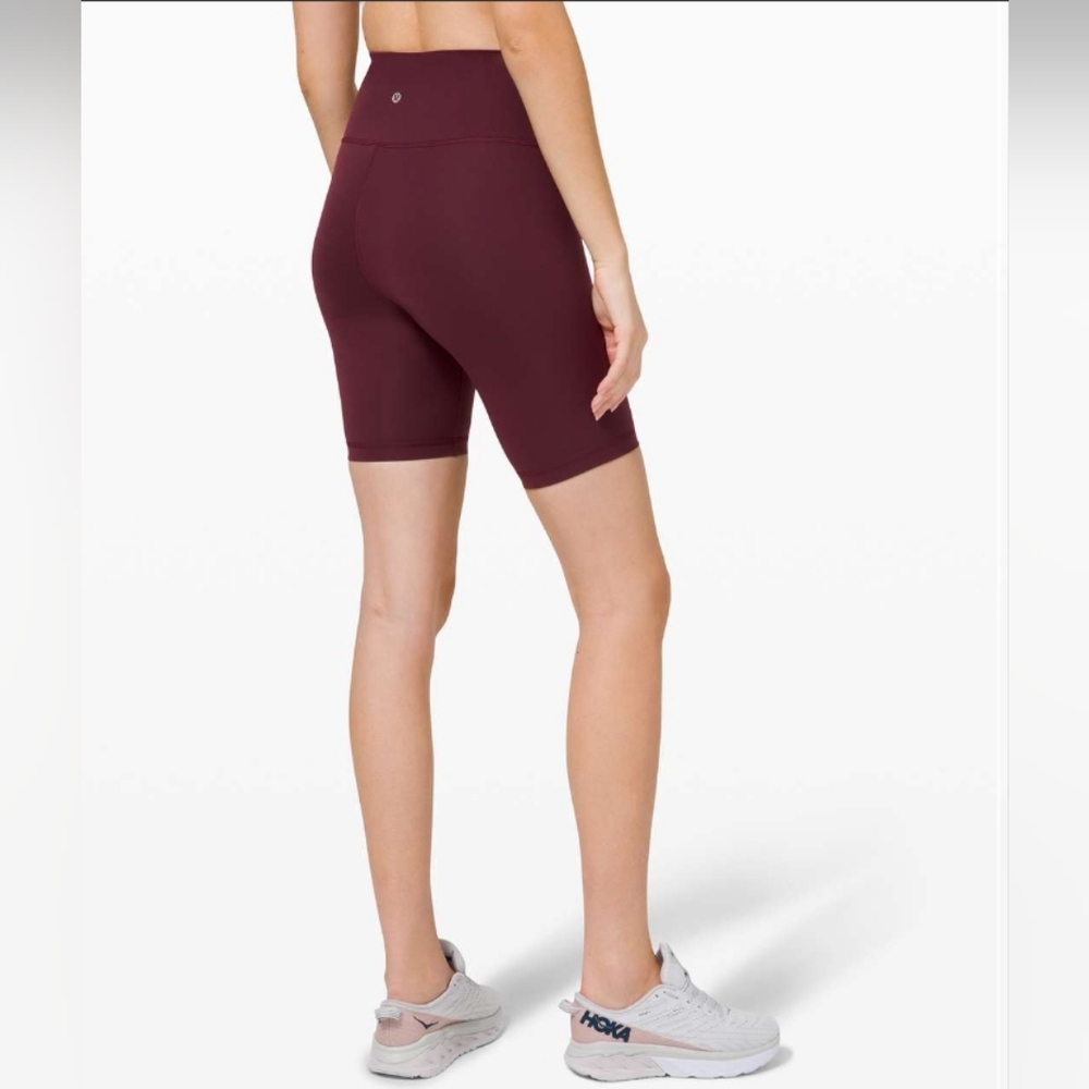 ⭐ Lululemon Wunder Train High Rise 8" Shorts Size 4, Cassis